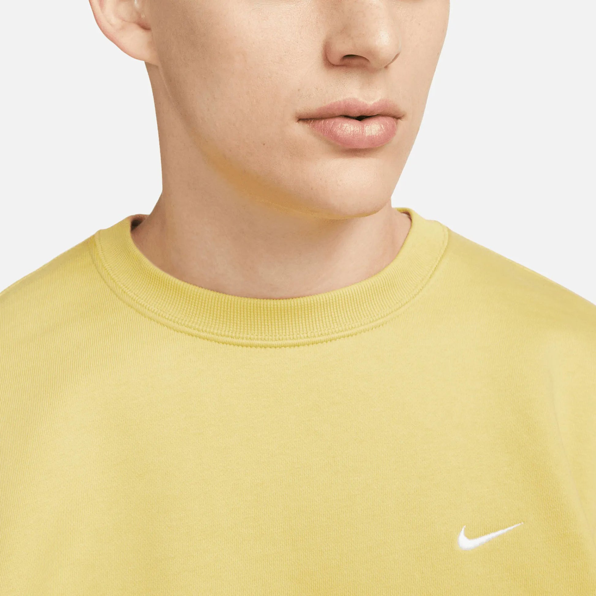 Nike Solo Swoosh Fleece Sweater – Yellow (Men’s)